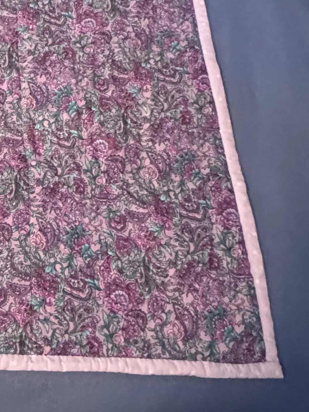 🩵 Vintage-Inspired Pink and White Baby Quilt - Soft Nursery Throw